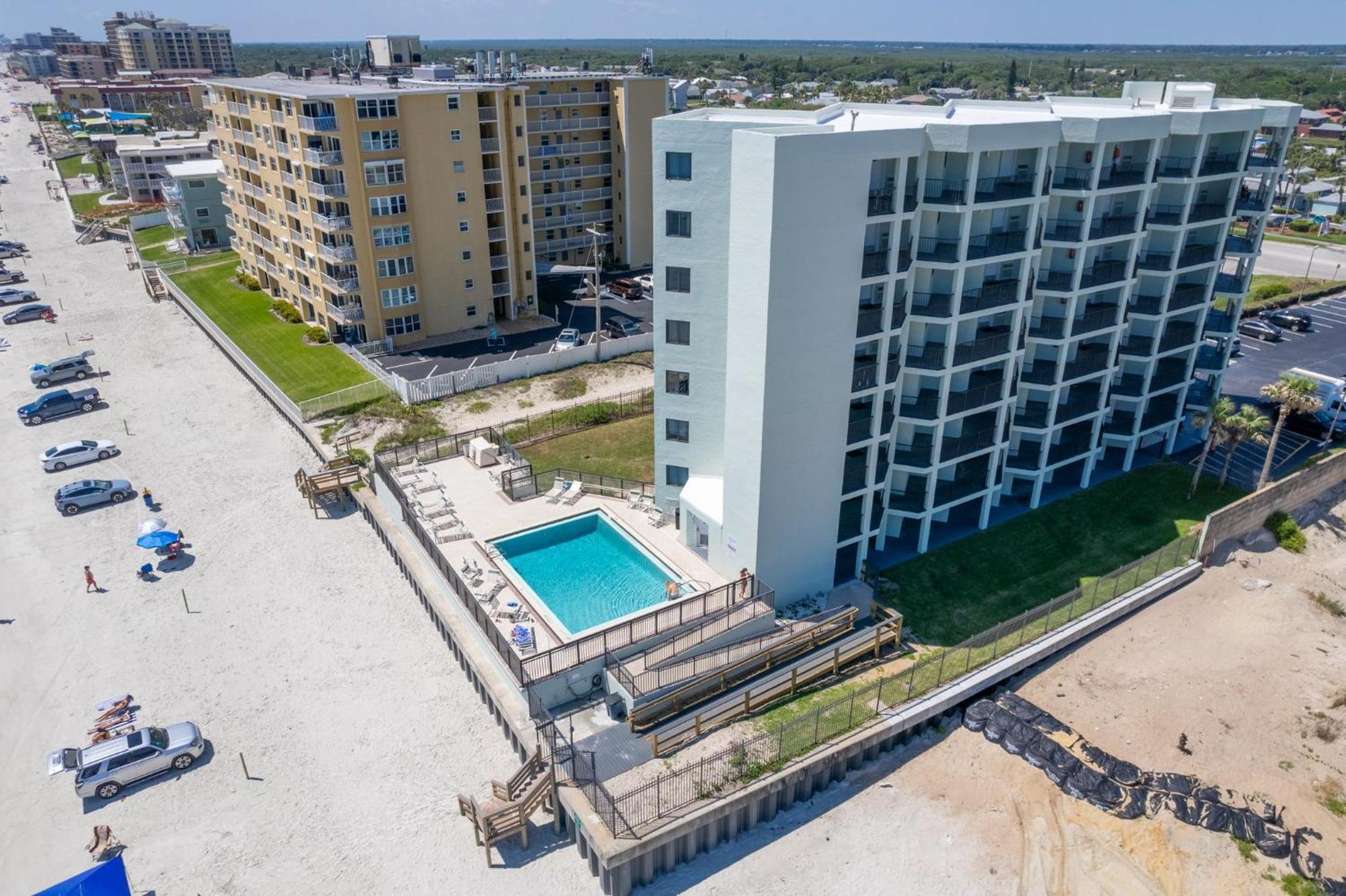 Ocean View With A Beachfront Pool At Ocean Trillium Condo ~ 702 New Smyrna Beach Exterior photo